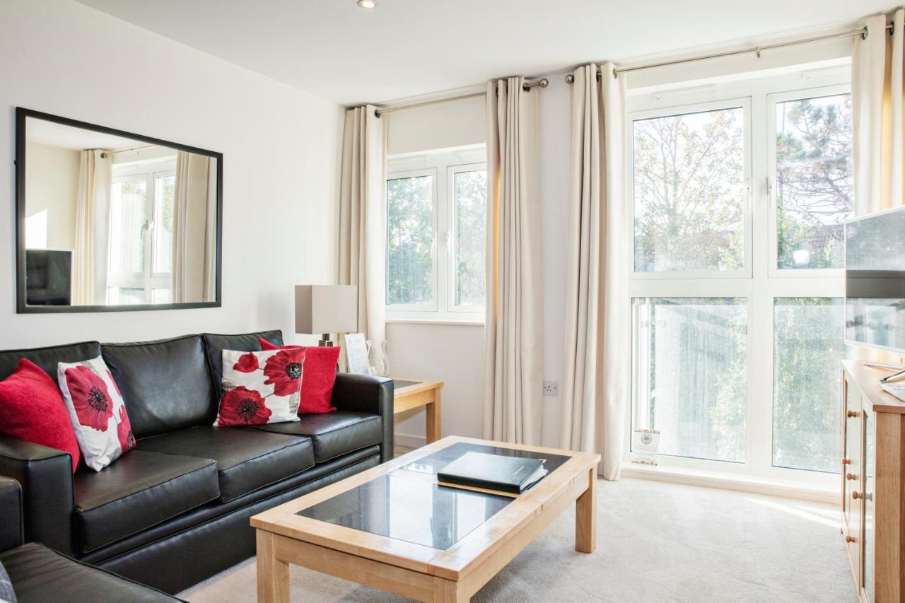 The Cedar Suite Woking Exterior foto